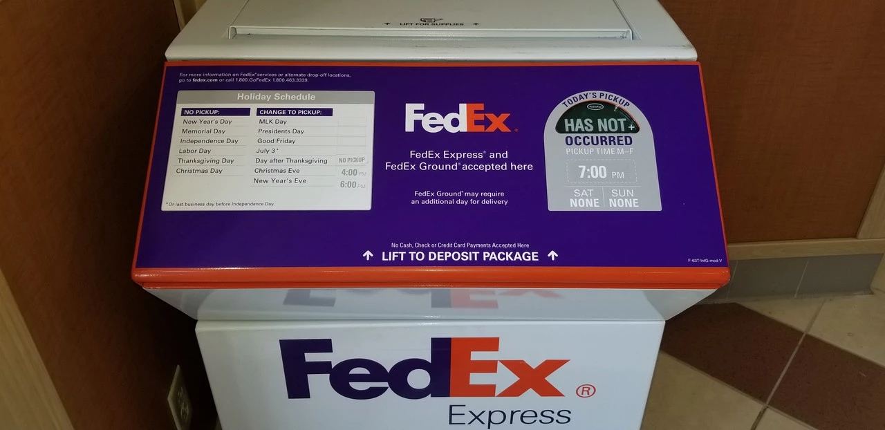 How Does FedEx Drop Box Locations Work?