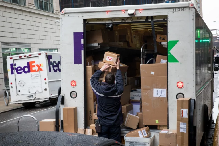 How Do I Send a Parcel with FedEx?