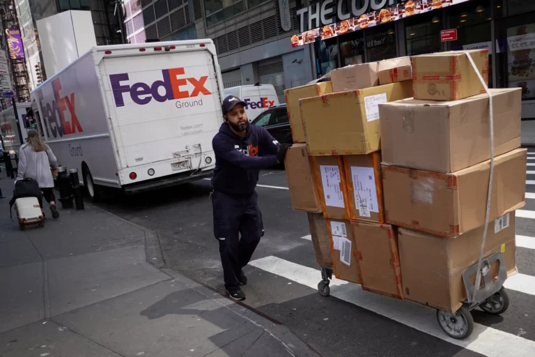 What is FedEx Standard Vs Overnight?