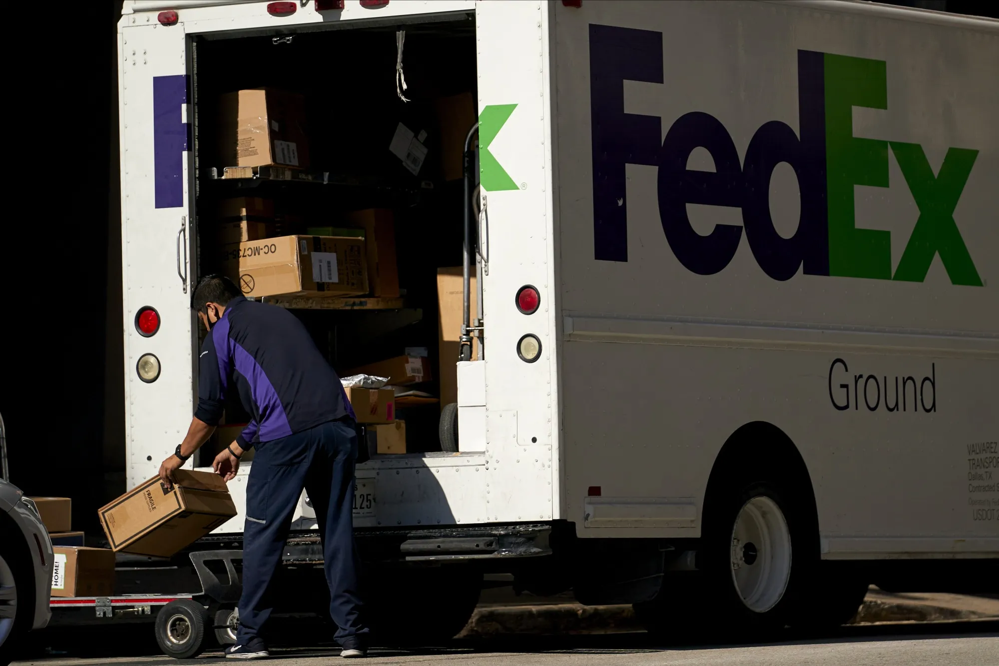 Do FedEx Ground Drivers Get Raises?