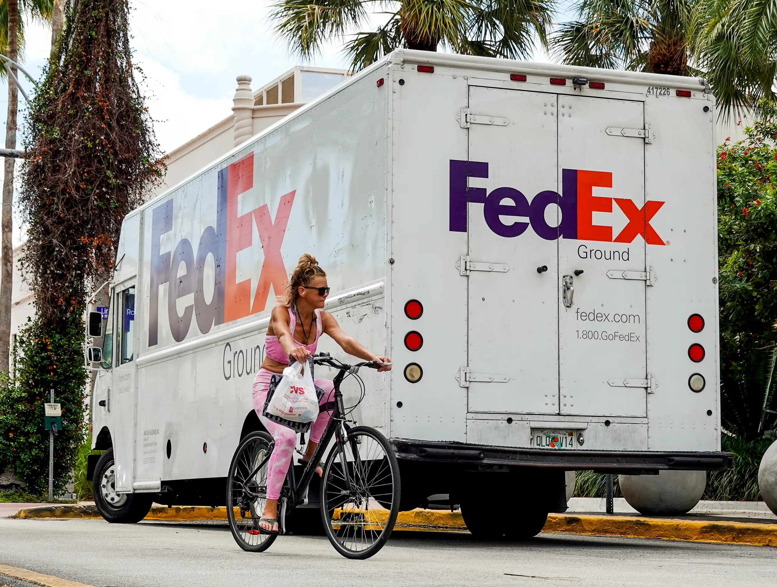 FedEx shipment tracking