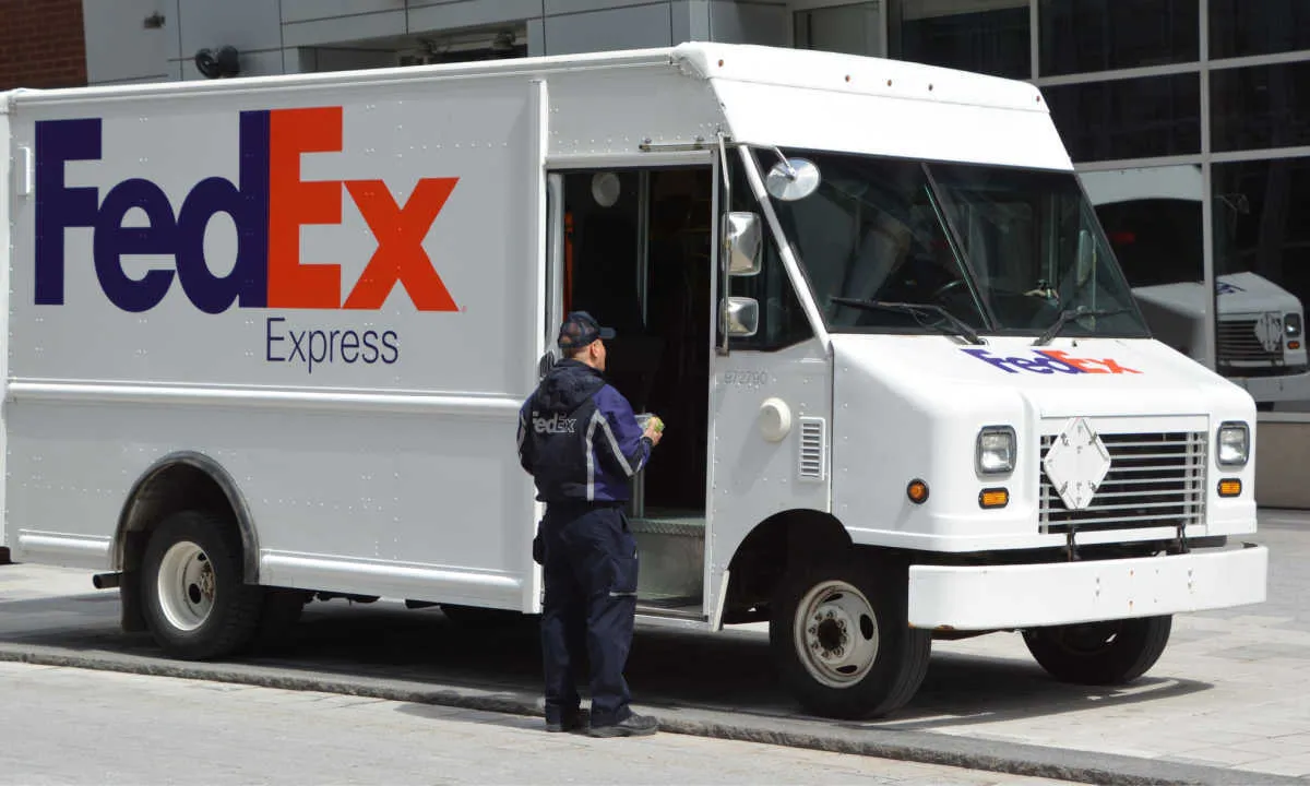 What Time Does FedEx Deliver On Sundays?