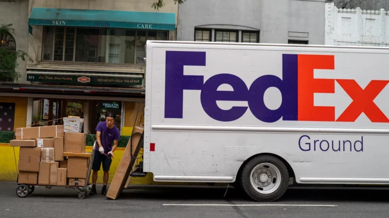 Does FedEx Home Delivery Hold Packages?