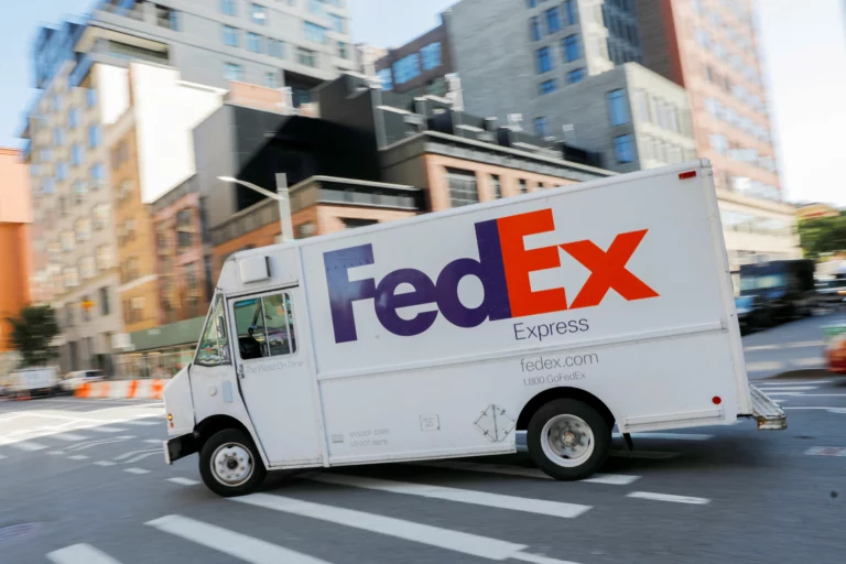 What is the Top Pay for FedEx Express Courier?