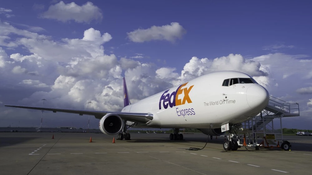 Does FedEx International Priority Deliver on Sunday?