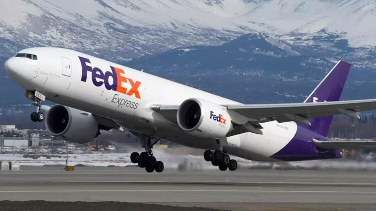 Does FedEx International Priority Deliver on Sundays?