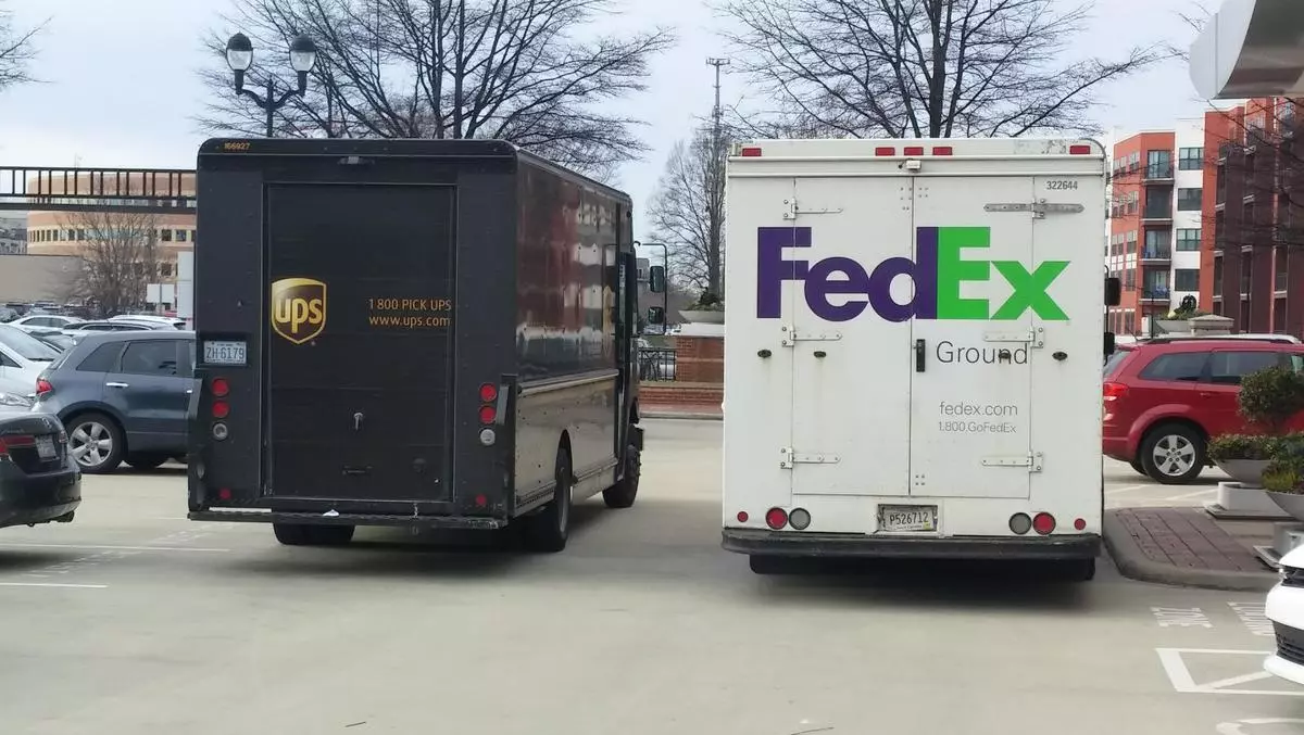 Which is cheaper UPS or FedEx International?