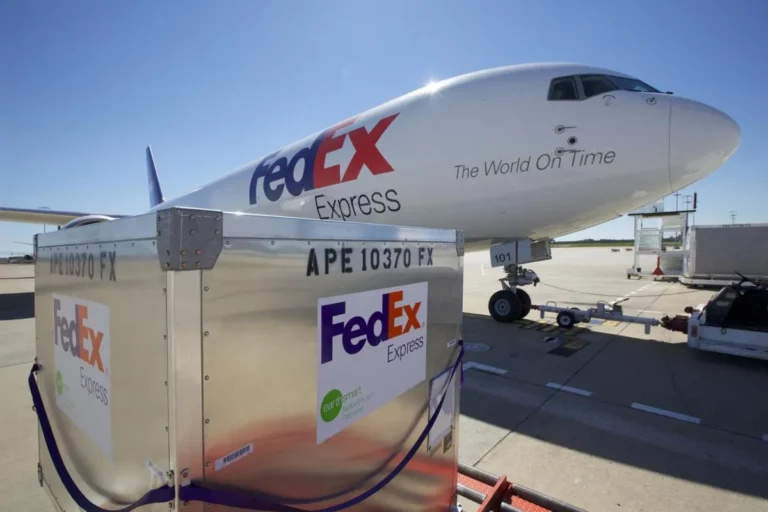 Can I Track FedEx International Priority Shipments?