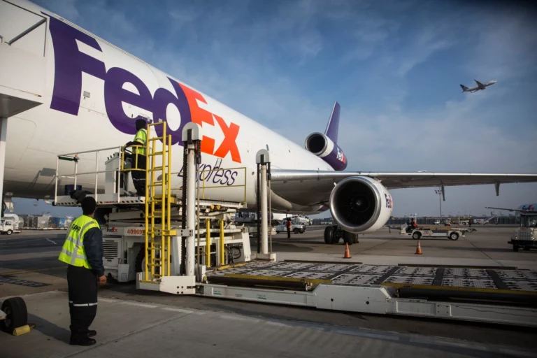 FedEx Express Shipments: Quick Delivery Guaranteed