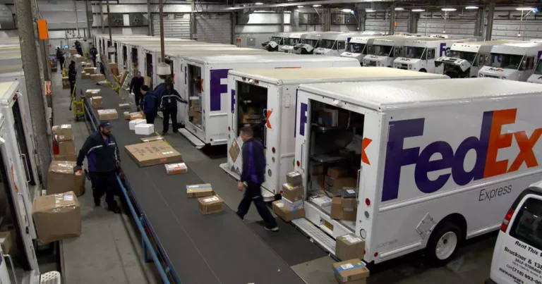 FedEx Luggage Shipping: Convenient Baggage Delivery